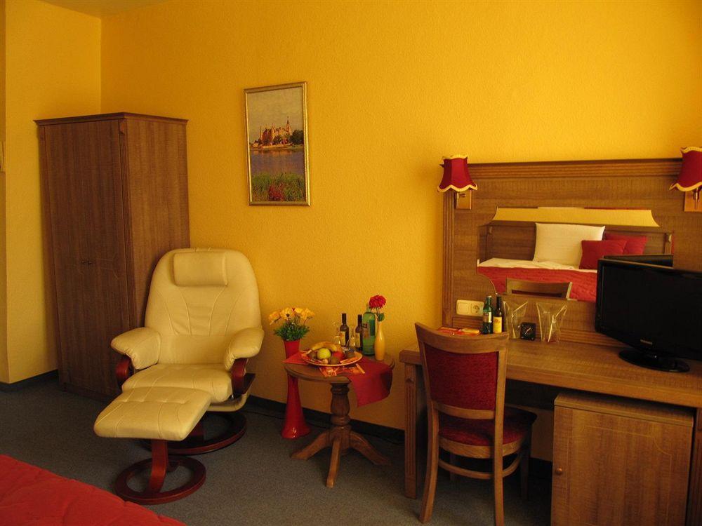 Hotel Am Hauptbahnhof Шверін Екстер'єр фото