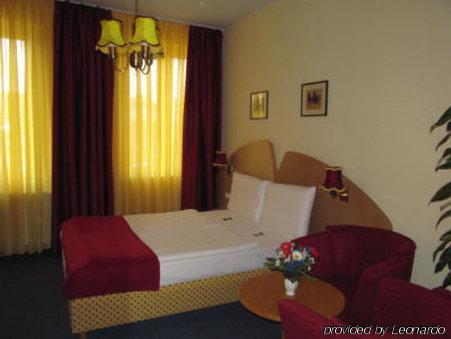 Hotel Am Hauptbahnhof Шверін Екстер'єр фото