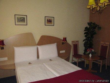Hotel Am Hauptbahnhof Шверін Екстер'єр фото