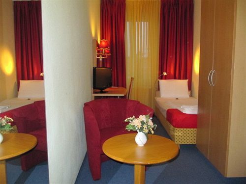 Hotel Am Hauptbahnhof Шверін Екстер'єр фото