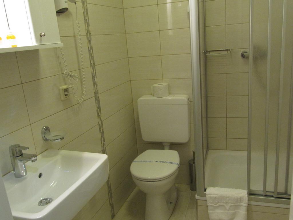 Hotel Am Hauptbahnhof Шверін Номер фото