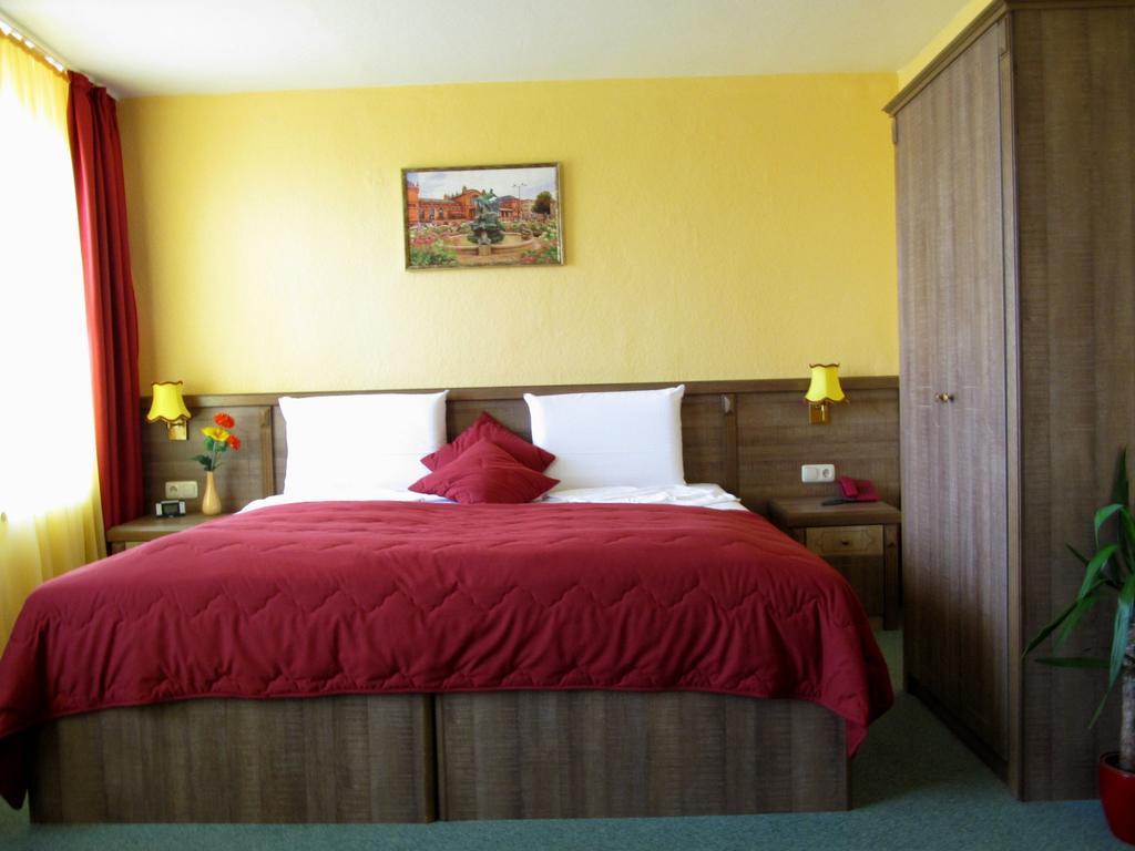 Hotel Am Hauptbahnhof Шверін Екстер'єр фото